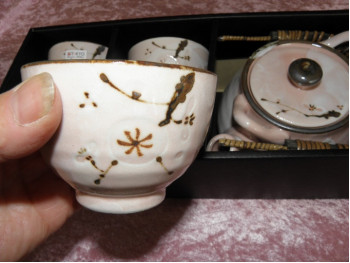 Exclusivt Japansk tesæt, Light pink, Kande og 4 kopper i gaveboks, håndmalet